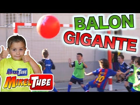 RETO de FUTBOL con BALON GIGANTE
