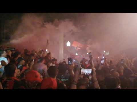 "Banderazo Centenario parte 2" Barra: La 12 • Club: Alajuelense