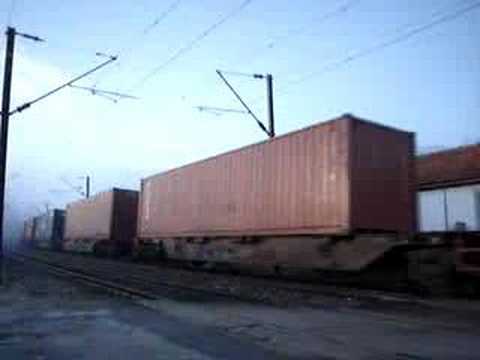 2550 com porta-contentores