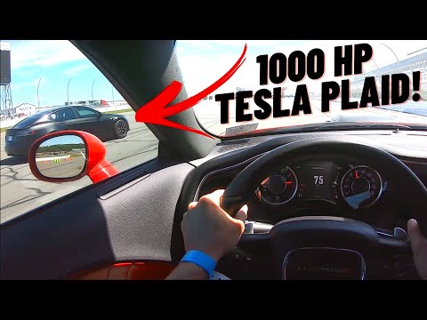 Tesla Model S Plaid vs Dodge Challenger ScatPack!