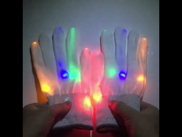 Vídeo relacionado con Sollee Guantes Luminosos para Adultos,Manoplas Intermitentes Accesorio Para Disfraz De Halloween,Guantes con Luces LED Intermitentes | Para Pascua Halloween Navidad Conciertos Y Rellenos De Calcetín
