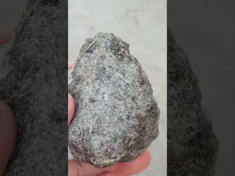 veja como é o xisto de esmeraldas de minas gerais