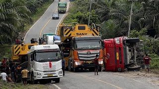 Download lagu Siba Surya Truck Overturned !!! FAW JH6 VS FOTON AUMAN R 60-TON Cargo Bound for Jakarta mp3