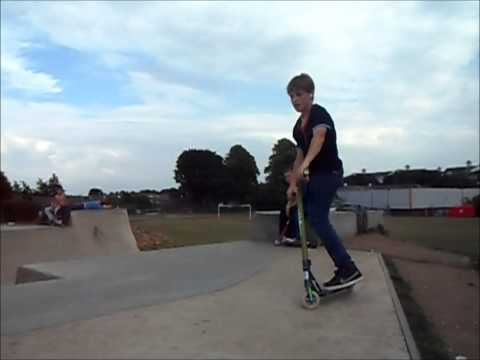 Jamie Raine | Bri Twist Deck Grab