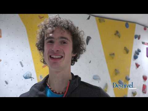Adam Ondra en la final de bloque Bulder Planet Climbing festival