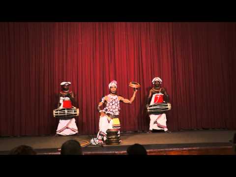 Mesmerizing Sri Lankan Performance: Tabla Beats and Enchanting Plate Dancing