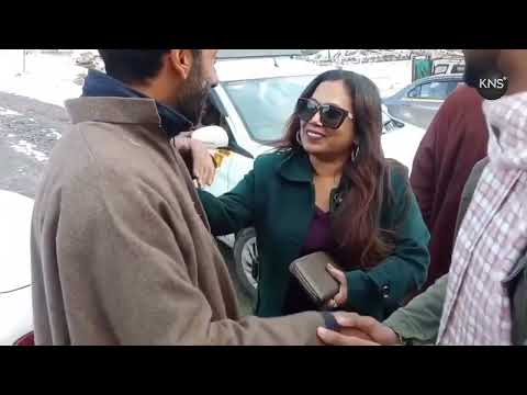 Example Of Honesty And Integrity From Kashmir: Pahalgam Cab Driver Returns Bag With Cash And Valuables To Lady Tourist