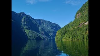 preview picture of video 'Princess Louisa Inlet, Chatterbox Falls & Trapper's Cabin Hike, Jervis Inlet'