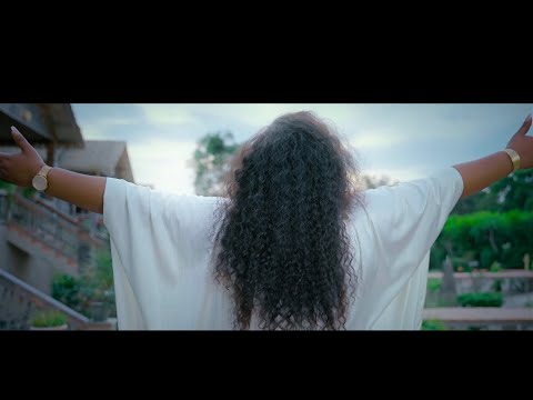 Diane Omega - J'élève le nom de Jésus (Clip officiel+lyrics)