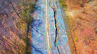 preview picture of video 'Aerial View Of Abandoned Graffiti Highway, Centralia'