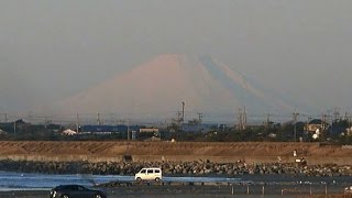 preview picture of video '【4K】２００ｋｍ離れた九十九里海岸からの富士山　2015/1/2'
