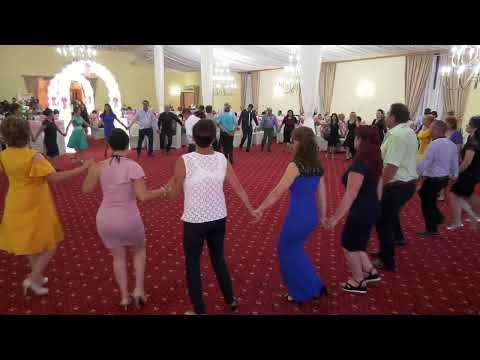 Braul pe 8 dans Folcloric Dambovita Romania,Formatie Nunta Pret, Formatie Botez Pret, DJ Nunta Pret