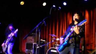 Shonen Knife live: Rock 'n Roll High School, Beat on the Brat, I Wanna be Sedated