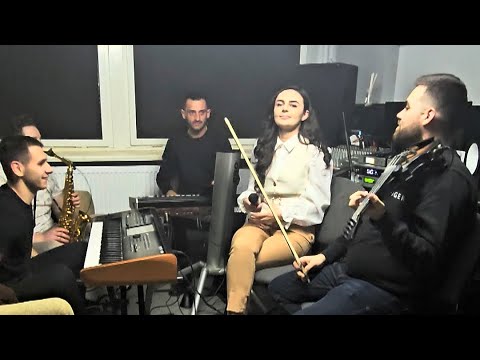 Larisa Pop- Îs tânără cât trăiesc(cover live)