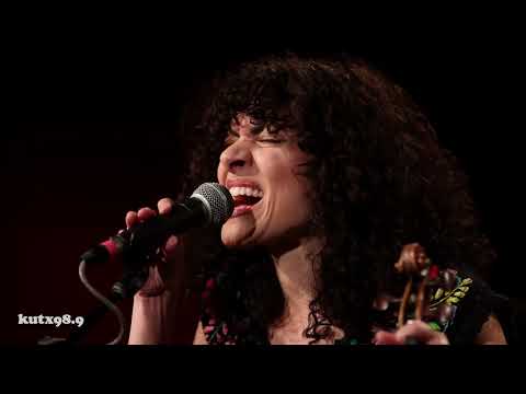 Carrie Rodriguez - “Cumbia de la Frontera”“No Soy de Aquí, Ni Soy de Allá”“Miles Away” | KUTX