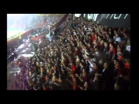 "Colón 1 vs. Arsenal 0 | Fiesta Negra bajo la lluvia" Barra: Los de Siempre • Club: Colón • País: Argentina
