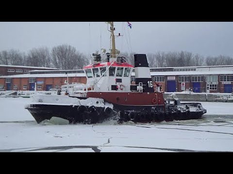 Voith marine technology -Maneuvering the Voith Water Tractor in ice (EN)