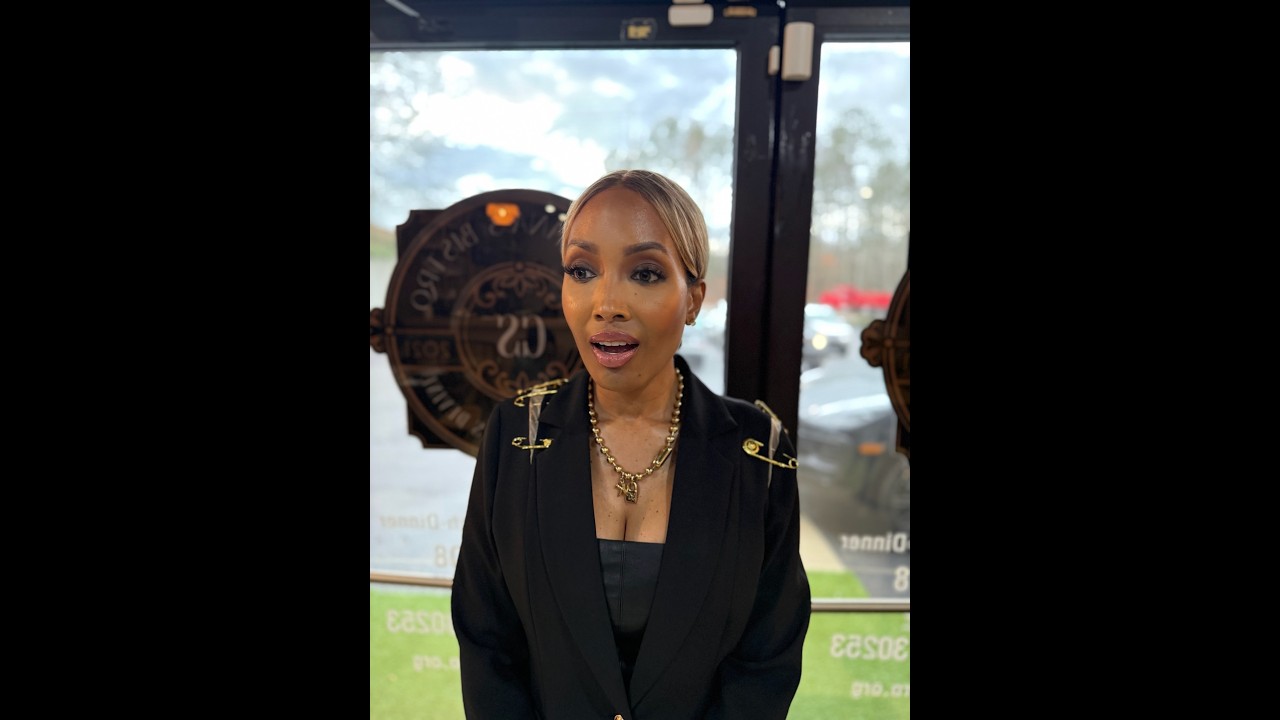 When Amber is shocked to see the restaurant poppin!