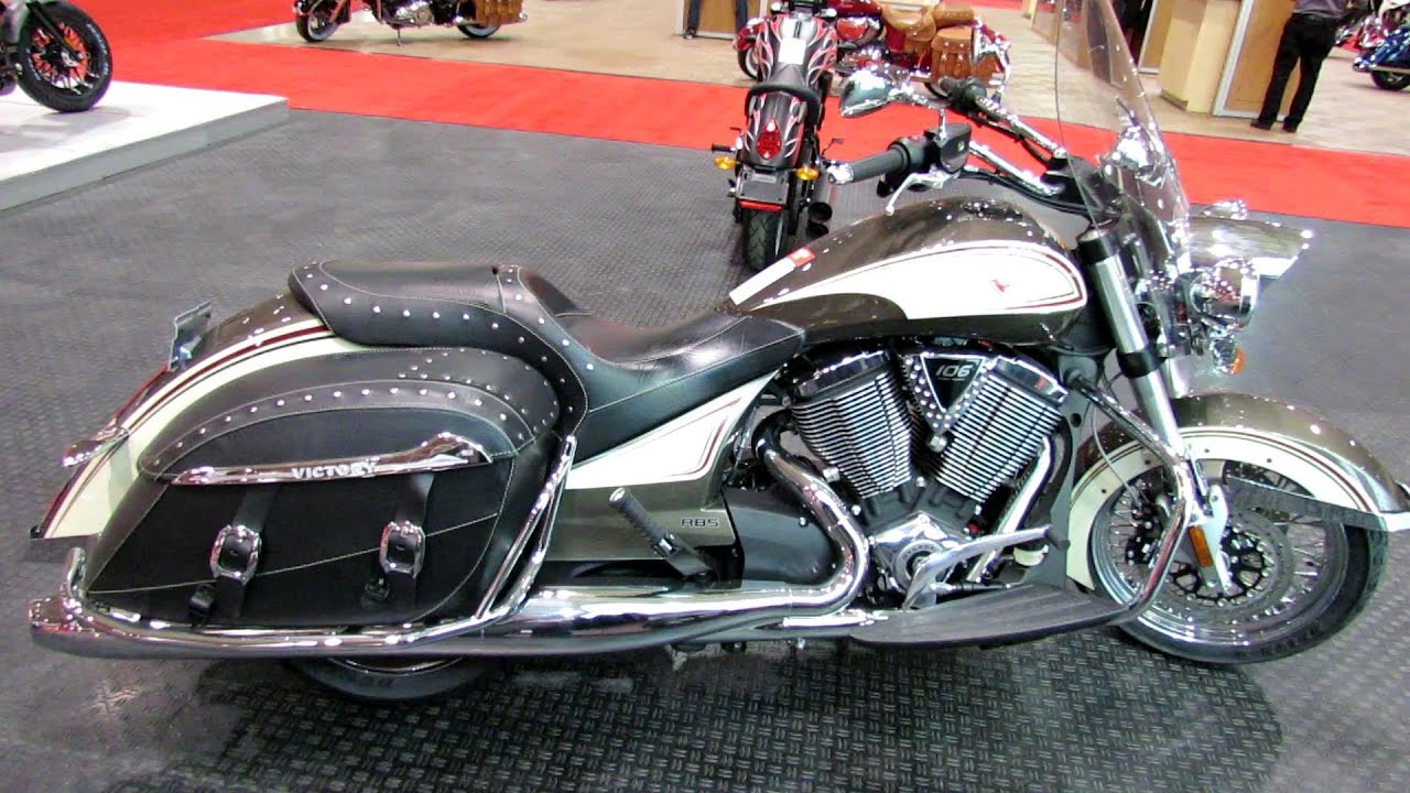 2014 Victory Cross Roads Classic Walkaround - 2014 Toronto Motorcyle Show