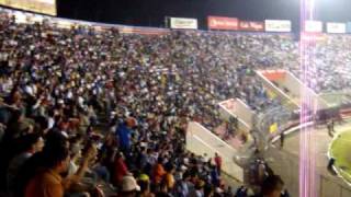 preview picture of video 'Viene la OLA, Estadio nacional de Tegucigalpa !!!'