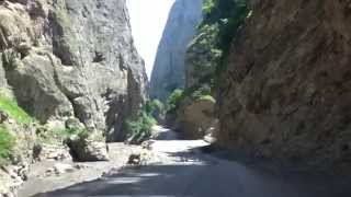 preview picture of video 'Хыналыгская дорога в каньоне реки Кудиалчай.'