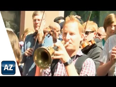 Orchester-Flashmob auf dem Wochenmarkt