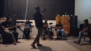 Download lagu BILA ENGKAU IJINKAN Hengky Supit cover UCUP WAROCK latihan di homebase mp3