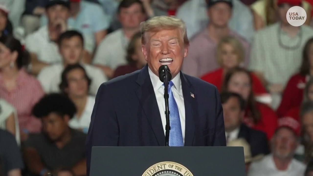 Heckler interrupts Trump White House construction praise after rant on Obama Cheesecake Factory joke