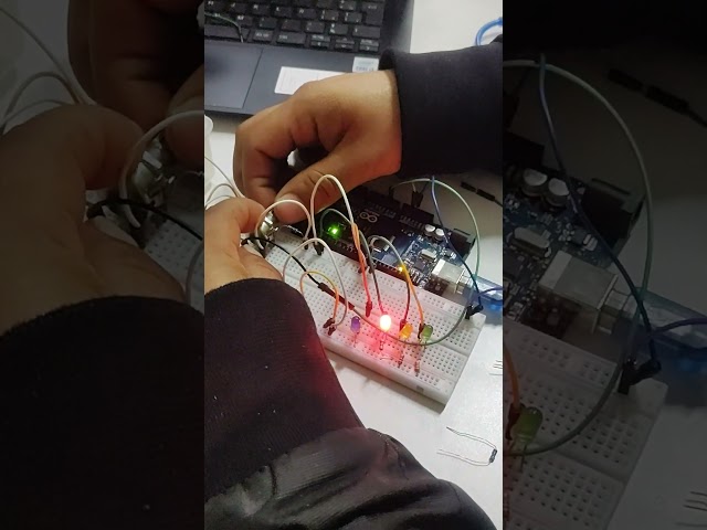 Vídeo relacionado con Kit de Inicio de electronica AYWHP Placa de pruebas de 830 agujeros Con placa de pruebas de 830 orificios,LED,módulo de potencia de potenciómetro, resistencia y condensador compatible con Arduino, R-P