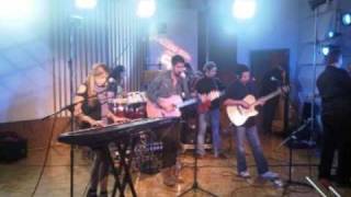 A La Vuelta De La Esquina Alex, Jorge y Lena