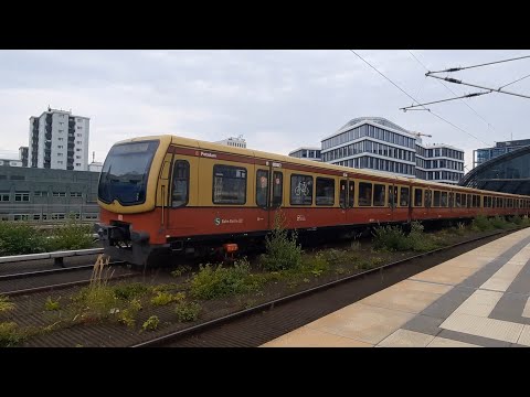 Aankomst S7 (Deutsche Bahn) riching Ahrensfelde op station Berlin Hbf [10-8-2021]