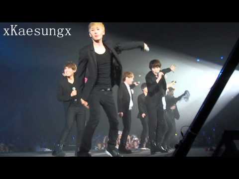 120406 Super Show 4 Paris - Yesung with Bra