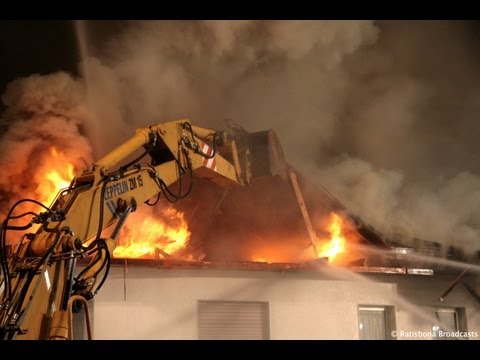 Kurz vor Weihnachten: Haus durch Feuer komplett zerstört - Familie verliert Hab und Gut