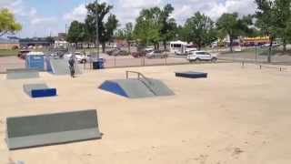 preview picture of video 'Jumps at the Sioux Falls skate park'