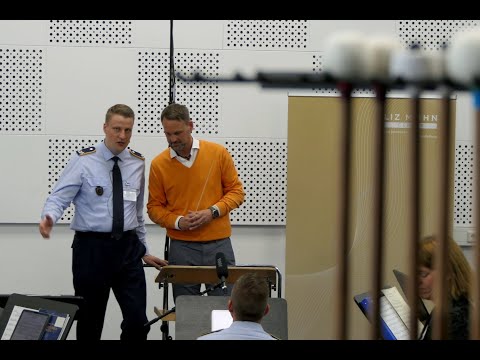 Führungskräfte dirigieren das Luftwaffenmusikkorps Münster