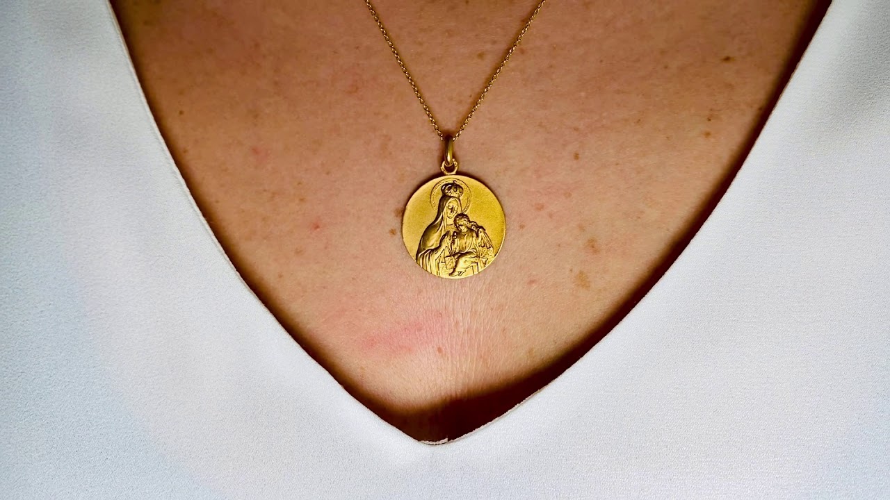 Medalla Virgen del Carmen Corona Oro 18kt 04515222252 Joyería Nicols Madrid Barrio de Salamanca
