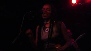 Jamila Woods - &quot;Giovanni&quot; (Live in Boston)