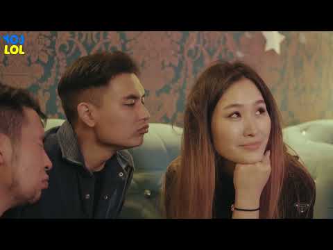 Араас гүйдэг залуус үс дагаж намираад байх үед