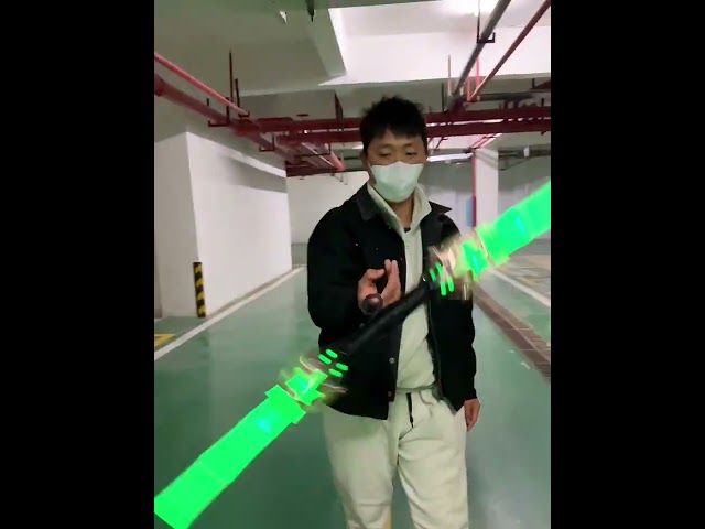 Vídeo relacionado con Cuifati Espada Luminosa para niños, Espada Katana retráctil LED, Sable Luminoso Giratorio Recargable para niños y niñas