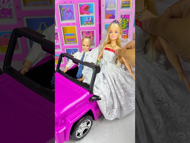Vídeo relacionado con Barbie Fashionistas Ken Muñeco n.236 con Pelo Negro, Camiseta de Tirantes con Degradado Azul y Verde, Vaqueros Cortos y Zapatillas Plateadas, HYV00