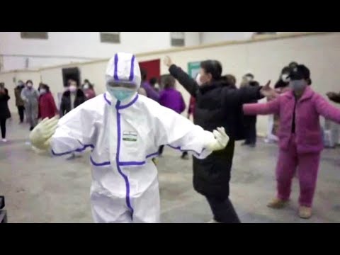 L'emozionante danza di medici e pazienti affetti da Coronavirus: uniti per sconfiggere la malattia