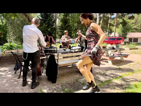 Finland Oldtime Buckdance - Miss Moonshine & Wasel and the Weasels, Rootsinpyhtää
