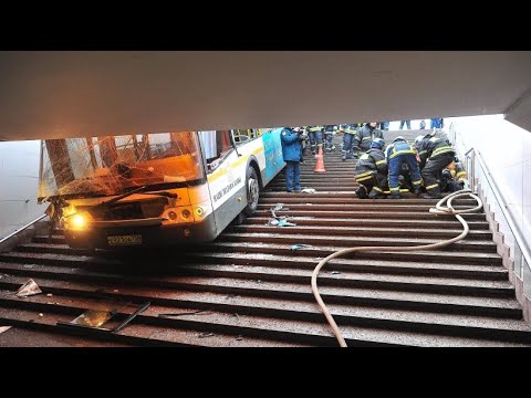 Moscow: Bus drives into crowd