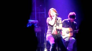 Kelly Clarkson Walking After Midnight (Patsy Cline Cover) o2 Academy Glasgow