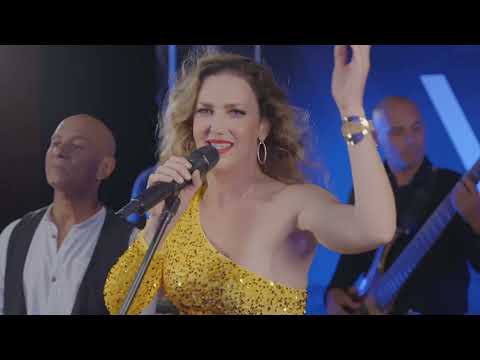 Karenka - Mientras tenga Vida (Official Music Video)