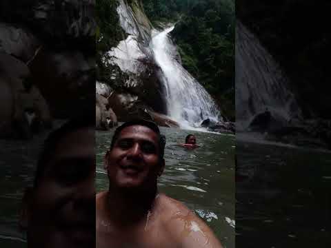 la caída de agua , el velo de la novia, en Ucayali ,provincia de padre abad