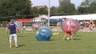 Verslag over de hoogtepunten van het 26e thuisfestival van SV Großgrimma, waaronder het Pearlball-toernooi, voetbal, sport en spel voor het hele gezin, evenals interviews met deelnemers en organisatoren, waaronder Anke Färber.