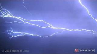 preview picture of video 'Lightning / Squall Line - Bartlesville, OK - May 2, 2008'