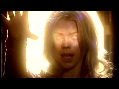 Doctor Who - Rose & the Ninth Doctor Kiss