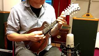 Video thumbnail for Eastman MD315 Mandolin Demo by Ian Meadows